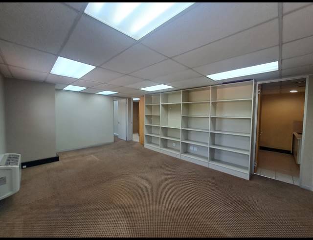 162M² OFFICE TO LET IN DUNKELD WEST
